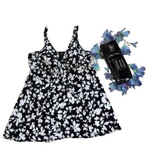 Swim Solutions NWT Tummy Control Flyaway Swimdress Women 20W